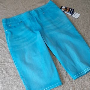 Peter Nygard Luxe Skimmer Denim Capri